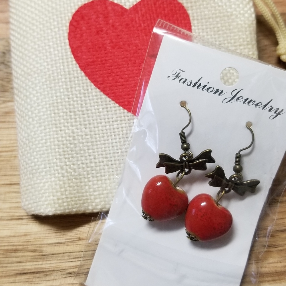 Wapag heart earrings in box